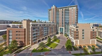 2728 Cedar Springs Rd in Dallas, TX - Building Photo