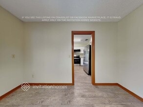 8228 Lost Lake Dr in Orlando, FL - Foto de edificio - Building Photo