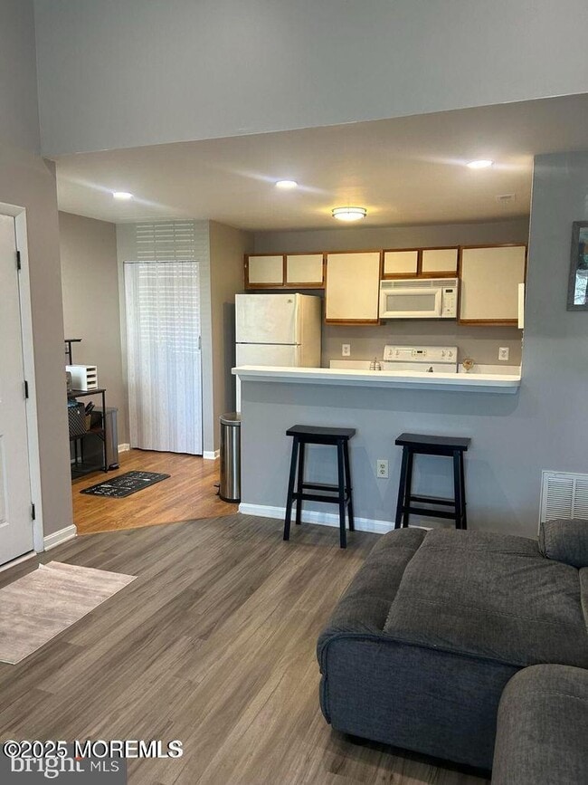 27 Driftwood Ct in Absecon, NJ - Building Photo - Building Photo