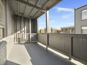 131 Cottage St, Unit #3 in Boston, MA - Foto de edificio - Building Photo