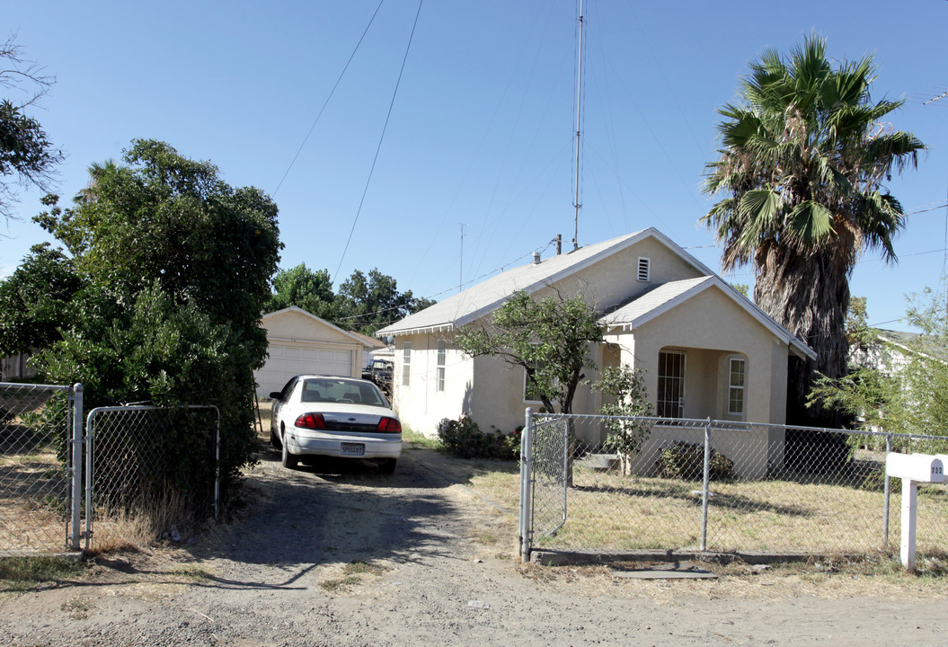 722 Erickson Ave in Modesto, CA - Foto de edificio