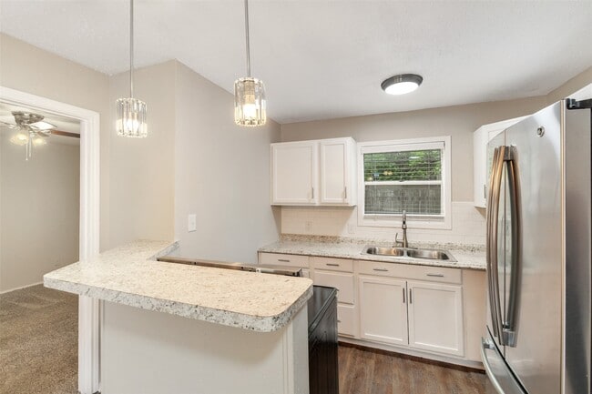 property at 1514 Broadmoor Dr