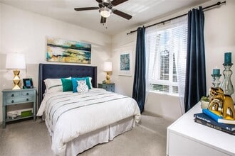 Venue Apartments in San Jose, CA - Foto de edificio - Building Photo