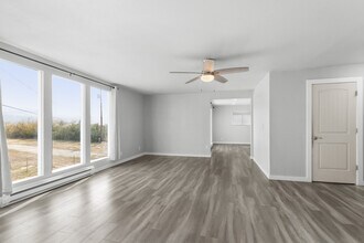 3265 US Highway 2 W, Unit Upper in Kalispell, MT - Building Photo - Building Photo