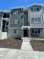 15071 S Reins Wy in Bluffdale, UT - Building Photo
