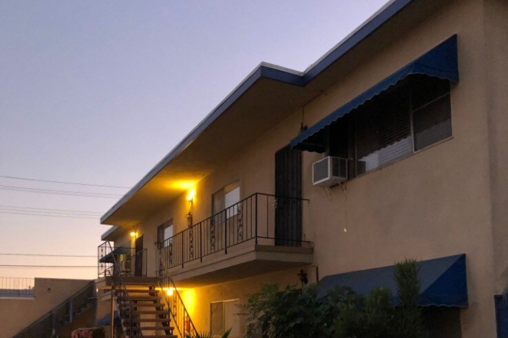 1018 E 32nd St, Unit D in Signal Hill, CA - Building Photo