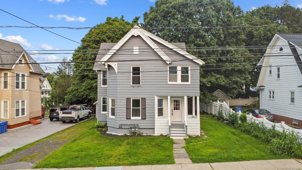 214 Elm St-Unit -2 in Meriden, CT - Building Photo