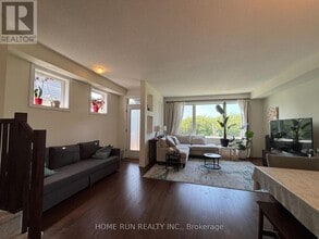194 Tapadero Ave in Ottawa, ON - Building Photo - Building Photo