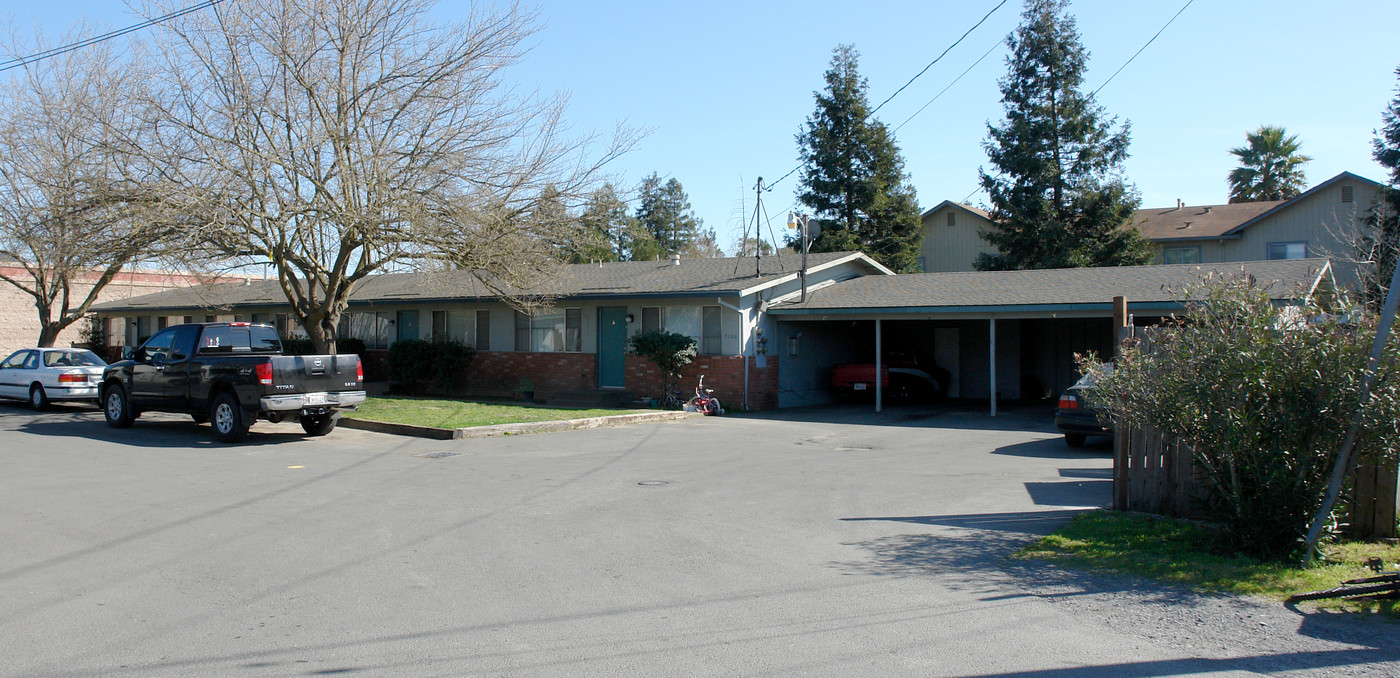 3200-3206 Moorland Ave in Santa Rosa, CA - Foto de edificio