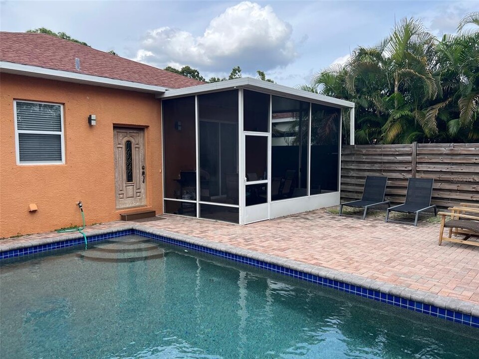 2043 Roselawn St in Sarasota, FL - Building Photo
