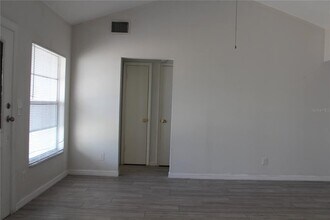 10115 Wheatley Hills Ct in Tampa, FL - Building Photo - Building Photo