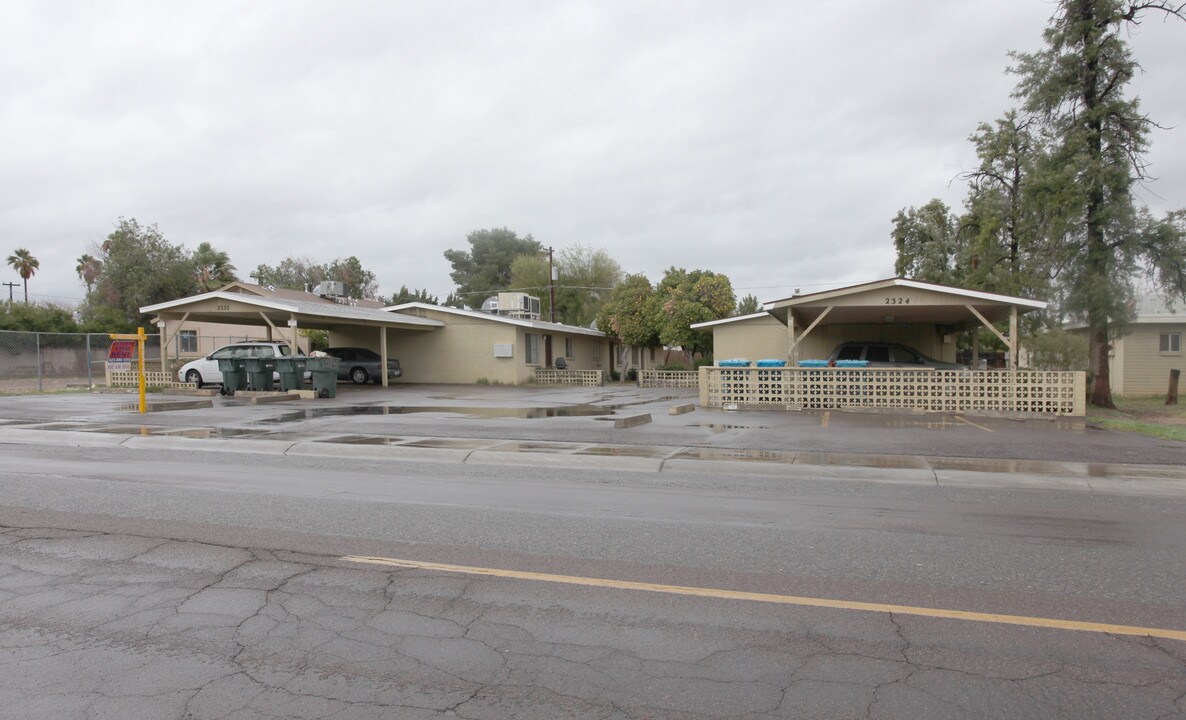 2324-2330 W Orangewood Ave in Phoenix, AZ - Foto de edificio