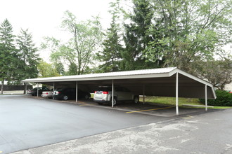 Westbay Club Apartments in Lansing, MI - Foto de edificio - Building Photo