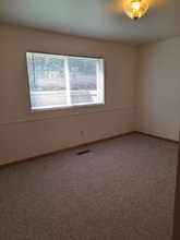 5727 W Barton St in Ludington, MI - Foto de edificio - Building Photo