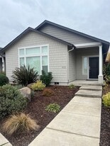 431 S Haskell St in Central Point, OR - Building Photo