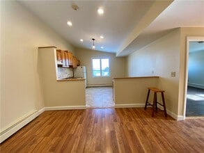 16 Clearview Ave in Portsmouth, RI - Building Photo - Building Photo