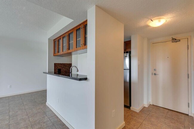 429-429 14 St NW in Calgary, AB - Building Photo - Building Photo