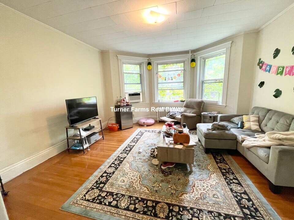 18 Euston St, Unit 4 in Brookline, MA - Foto de edificio