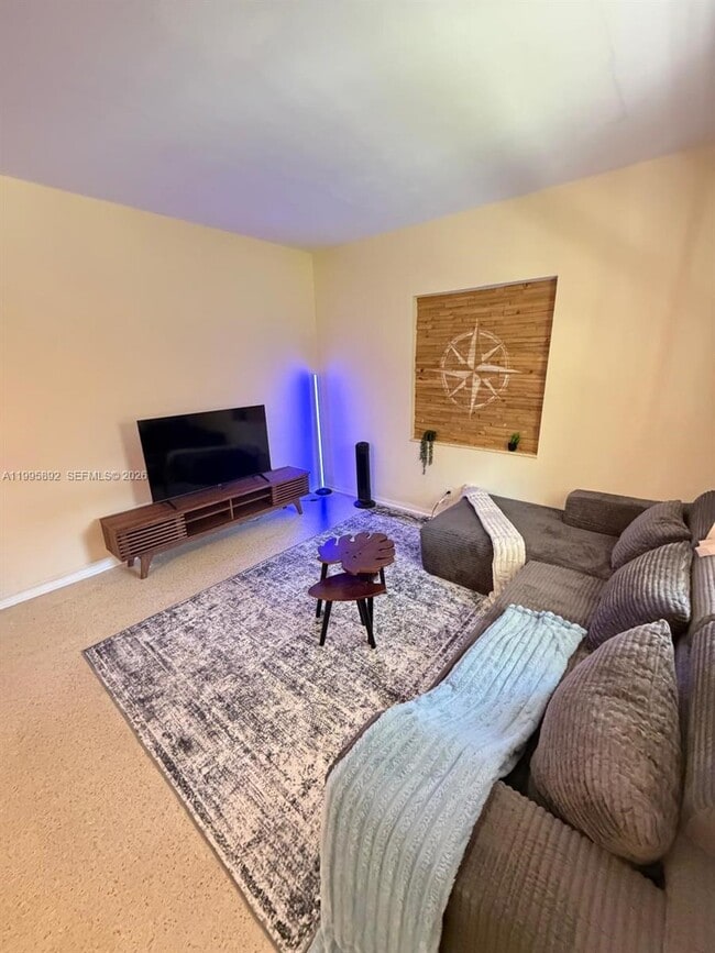 1111 N Victoria Park Rd in Fort Lauderdale, FL - Building Photo - Building Photo