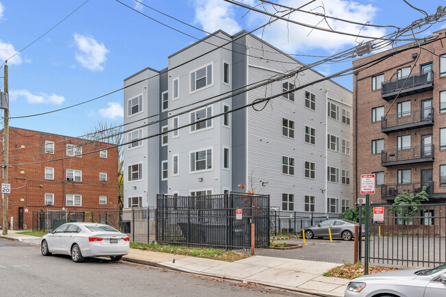 1517 Young St SE in Washington, DC - Building Photo - Building Photo