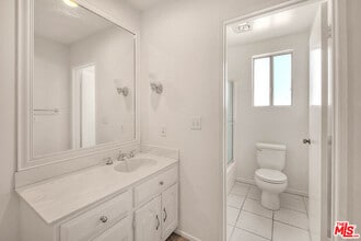 4311 Colfax Ave in Los Angeles, CA - Building Photo - Building Photo