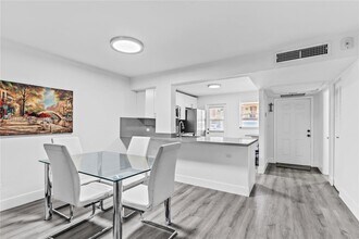 445 NE 195th St in Miami, FL - Building Photo - Building Photo