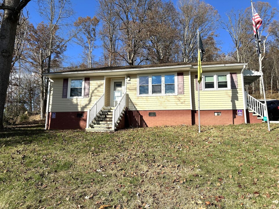 325 Mullins St in Kingsport, TN - Foto de edificio