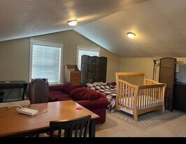 7057 N Greenwich Ave in Portland, OR - Building Photo