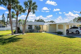 5903 Tidewood Ave in Sarasota, FL - Building Photo - Building Photo
