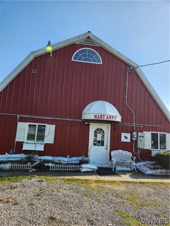 1144 Cain Rd in Youngstown, NY - Building Photo