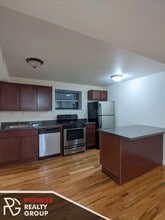 1129 W Oakdale Ave, Unit GDN in Chicago, IL - Building Photo - Building Photo