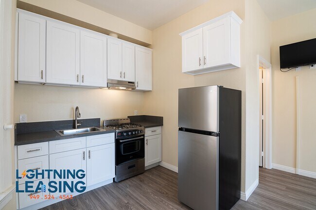 1015 S Burlington Ave in Los Angeles, CA - Building Photo - Building Photo