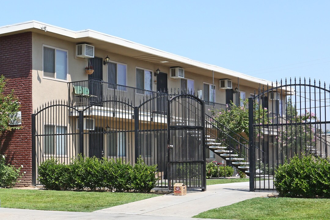 1368-1396 E San Bruno Ave in Fresno, CA - Building Photo