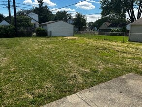 23560 Lauren Ave in Warren, MI - Building Photo - Building Photo