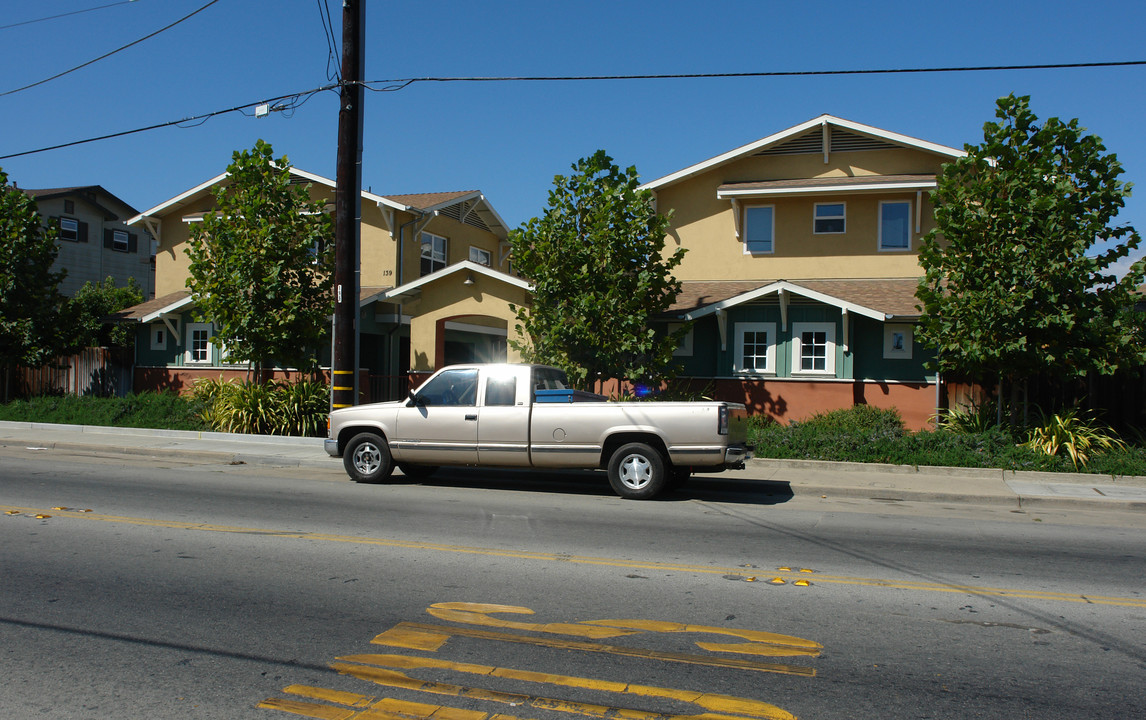 139-141 Riverside Dr in Watsonville, CA - Building Photo