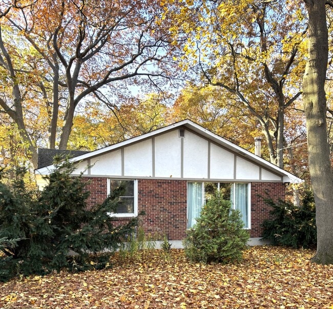 1931 Lakeshore Rd in Sarnia, ON - Building Photo - Building Photo