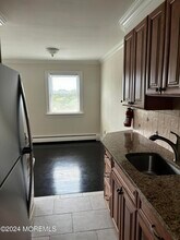 8 Windsor Terrace-Unit -E in Freehold, NJ - Building Photo - Building Photo