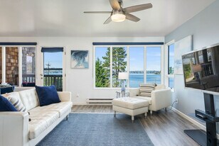 3302 Lake Washington Blvd N in Renton, WA - Building Photo