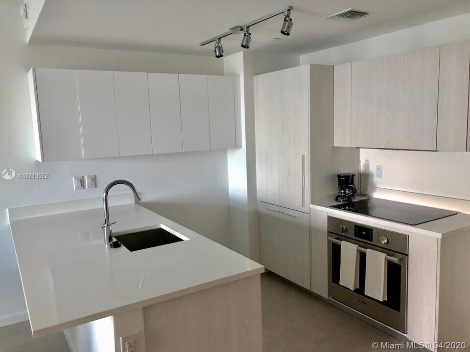 501 NE 31st St, Unit 1705 in Miami, FL - Foto de edificio
