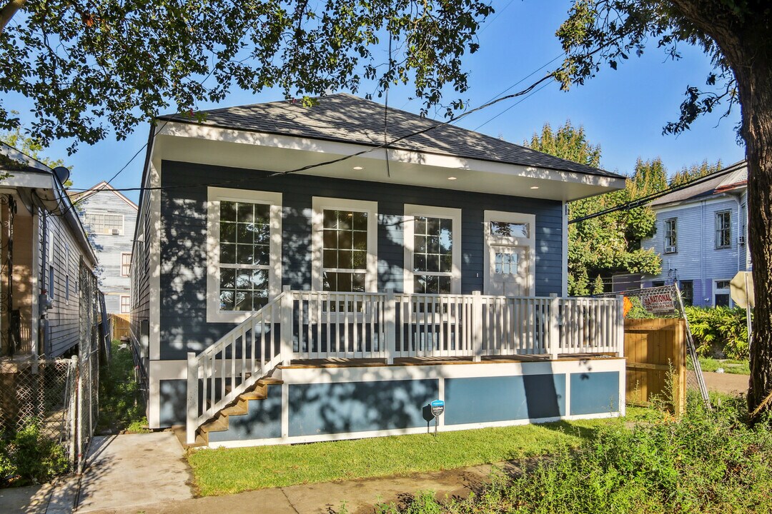1938 Elysian Fields Ave in New Orleans, LA - Building Photo