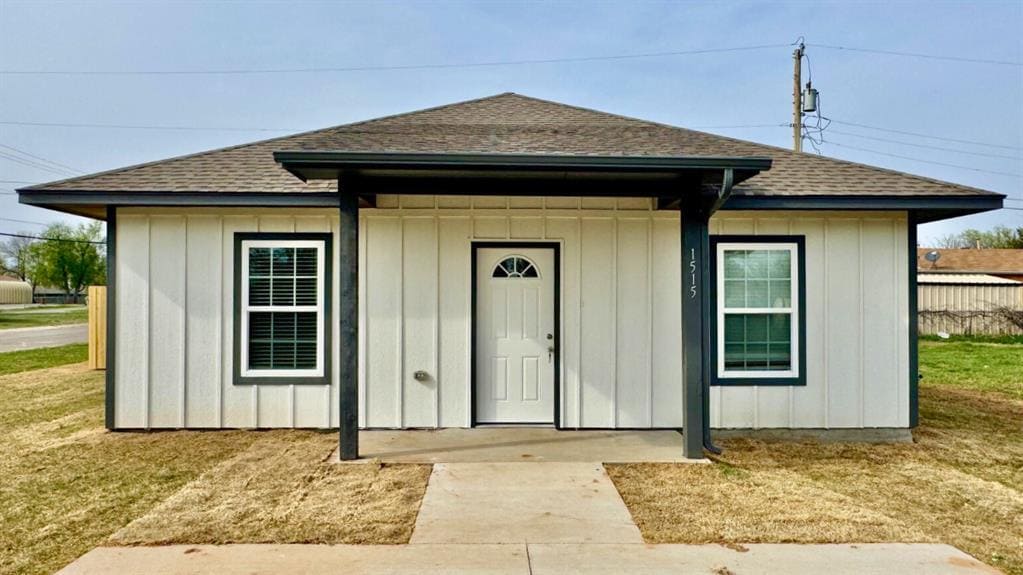 110 Sterling Dr in Chickasha, OK - Foto de edificio