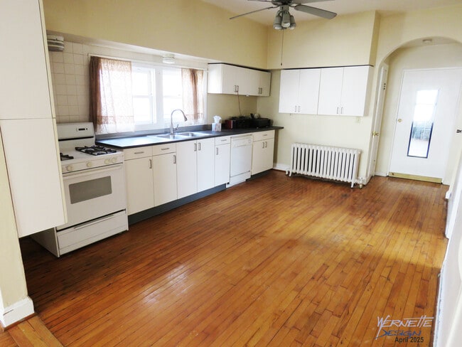 2423 W Cortez St, Unit Coach House in Chicago, IL - Building Photo - Building Photo