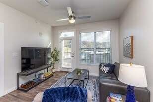 2746 Central Pkwy in Cincinnati, OH - Building Photo