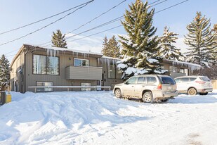 27 Huntington Park Pl NW in Calgary, AB - Building Photo