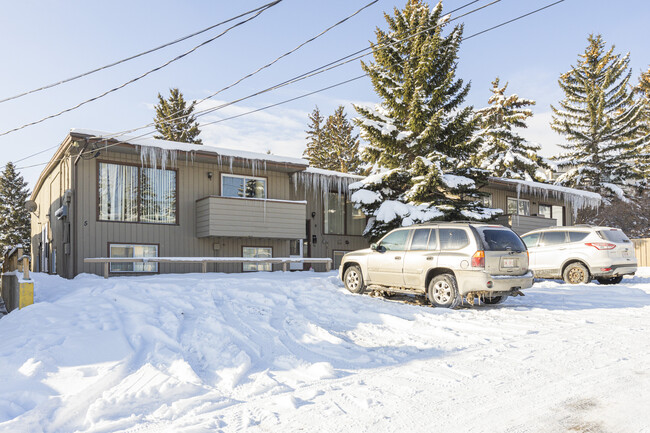 27 Huntington Park Pl NW in Calgary, AB - Building Photo - Primary Photo