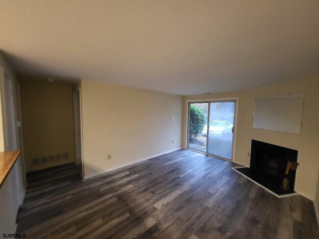 9 Malibu Way in Absecon, NJ - Building Photo - Building Photo