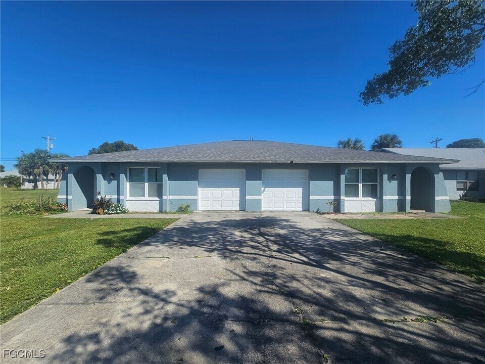 3721 Skyline Blvd in Cape Coral, FL - Building Photo