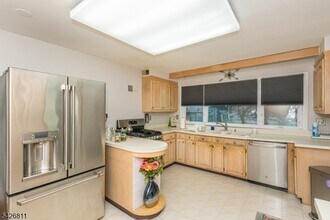 123 Smull Ave in West Caldwell, NJ - Building Photo - Building Photo