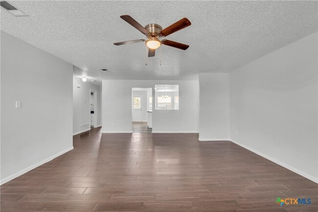 4300 Beach Ball Dr in Killeen, TX - Building Photo - Building Photo