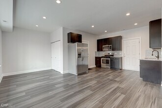 4176 W Montrose Ave in Chicago, IL - Building Photo - Building Photo